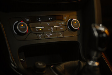 Car air conditioner
Air Conditioning Car Lighter Gear Transmission Automatic parking Mauel Gearbox