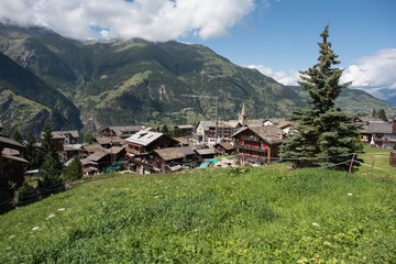 Fototapeta na wymiar the swiss mountain villige of “Grächen” in canton valais. 