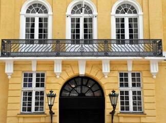 Gelbe Altbaufassade in Kopenhagen