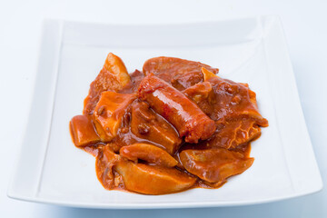 Callos y morros a la vizcaina con chistorra asada