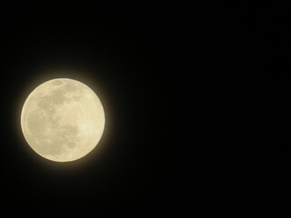 Full Moon in near plan