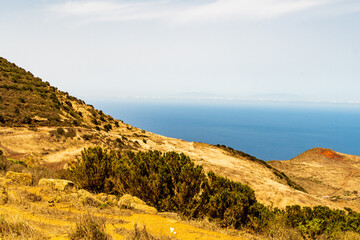 Paisaje con montaña y nubes en Teno Alto, isla de Tenerife