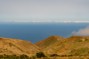 Paisaje con monta&ntilde;a y nubes en Teno Alto, isla de Tenerife