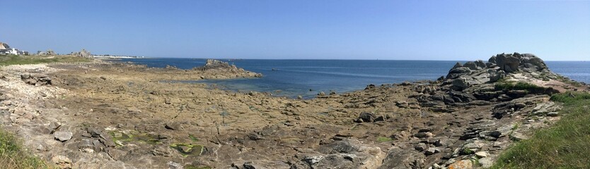 Fototapeta na wymiar le long du littoral à Lesconil en Finistère Bretagne France 