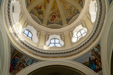 Obraz premium L'interno della cupola el santuario dii Santa Maria delle Grazie a Marina Corricella di procida