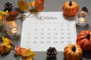 10月のカレンダーとハロウィン飾り - obrazy, fototapety, plakaty