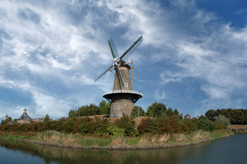 Fototapeta premium Windmill de Hoop in the fortified town of Gorinchem, (Gorkum), South Holland Province, The Netherlands