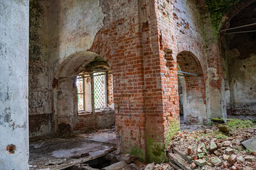 Fototapeta premium the interior of an abandoned church