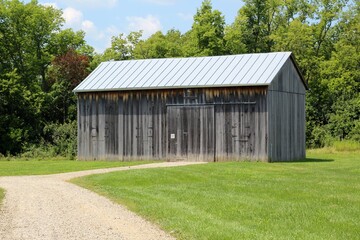 Obraz premium A front view of the old wood barn in the countryside. 