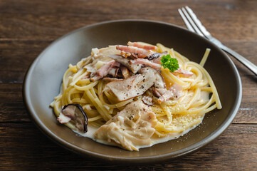 きのこのクリームソースパスタ