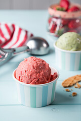 helados caseros de fresa y pistacho