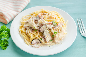 きのこのクリームソースパスタ