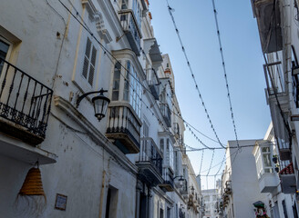 Fototapeta na wymiar Haciendo turismo por las calles de Tarifa en Cádiz España