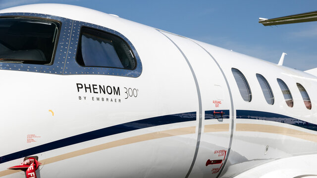 Light business jet Embraer EMB-505 Phenom 300