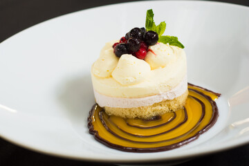 cheesecake with berries and mint