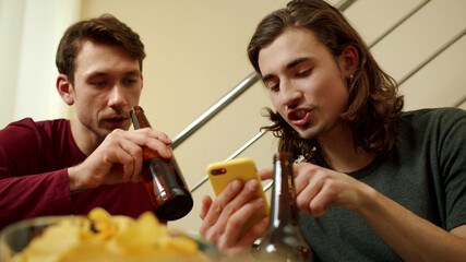 Friends are looking for something on the Internet and drinking beer