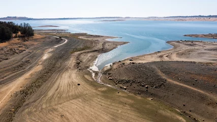 Rugzak Aerial view of the severe drought conditions of Folsom Lake, a reservoir in Folsom, California, USA. © Matt Gush