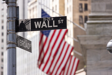 Wall Street sign in New York City - obrazy, fototapety, plakaty