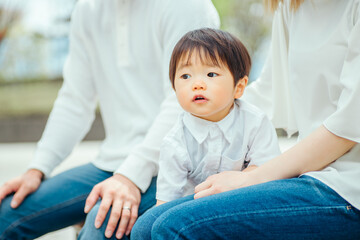 公園に遊びに来た子供
