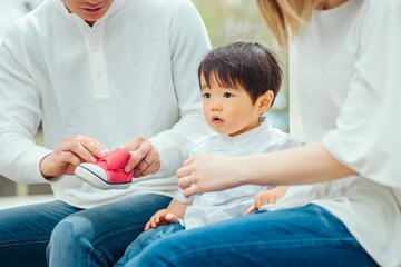 Obraz premium 公園に遊びに来た子供 