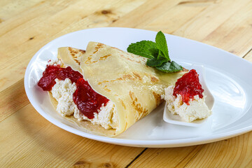 Pancake with cottage cheese and jam