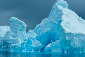 drifting ice in the antarctic © Aaron