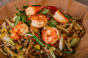 Asian cuisine - Wok with prawn