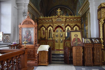 Fototapeta na wymiar iconostasis in the orthodox church