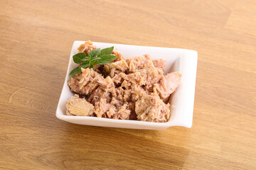 Canned tuna fish with oil