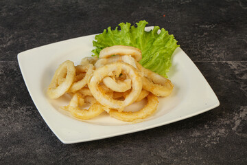 Roasted squid rings with salad