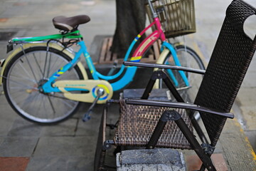 Obraz premium Folding recliner and step-through frame bicycle. Shuyuanmen-Calligraphy Street sidewalk. Xi'an-China-1546