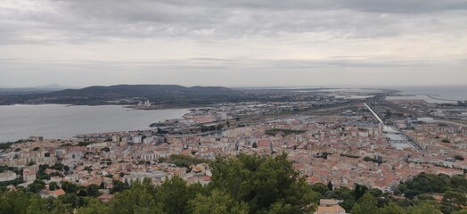 Obraz premium View of Sète from La Croix du Mont Saint Clair.