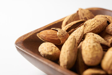 ピスタチオの実を白背景で