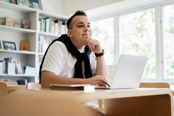 Online distance learning in college in the classroom. Searches for the necessary information on the library's website. Smart institute student types and surf the internet.