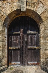 Fototapeta na wymiar door of an abandoned castle
