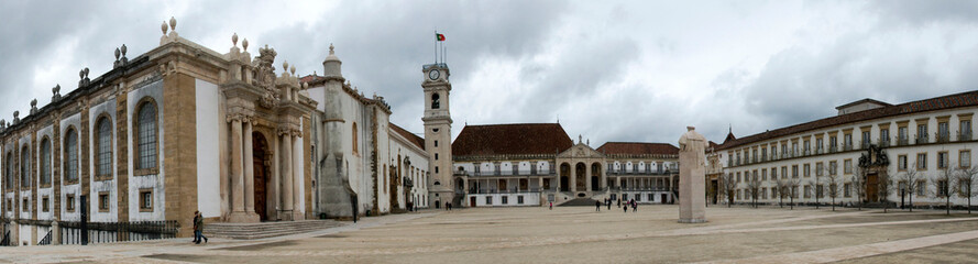 Fototapeta na wymiar Cour de l'université de Coimbra, Portugal
