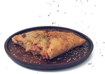 sliced pizza on wooden plate