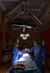 Obraz premium Two surgeons doctor shake hands with trust and confident give promise to work for patient in operation room