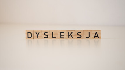 Dysleksja - napis z drewnianych klocków  - obrazy, fototapety, plakaty