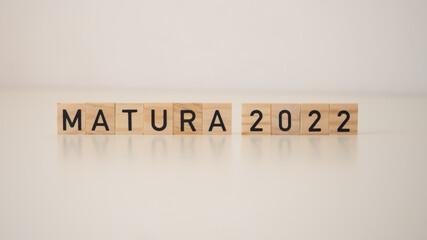 Matura 2022 - napis z drewnianych kostek  - obrazy, fototapety, plakaty