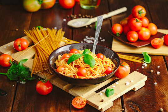 Spaghetti with meat, tomatoes and basilium