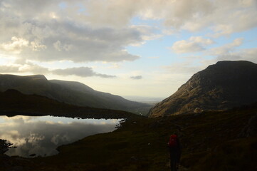 a view looking over to the mountains around tryfan looking over the lake Llyn Bochlwyd 