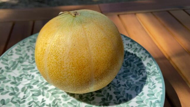 Melon sur une assiette
