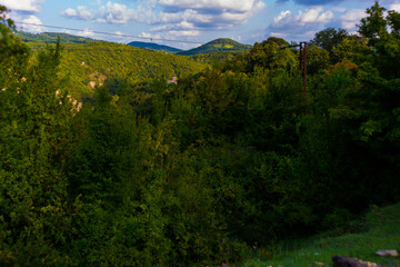 Obraz premium KUTAISI, GEORGIA: Beautiful landscape with a canyon near Motsameta Monastery on a summer day.