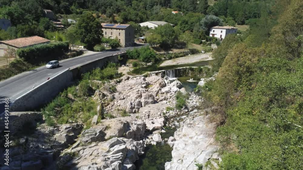 Canvas Prints Cascade sur la rivière Hérault dans les Cévennes, vue aérienne