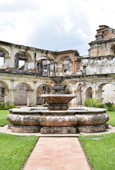 Fuente en las Ruinas de Santa Clara. Antigua Guatemala.