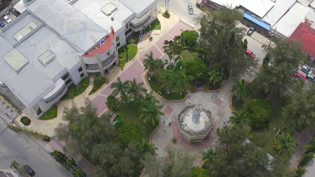 Toma a&eacute;rea de un parque en el progreso Yoro, junto a la municipalidad, Honduras