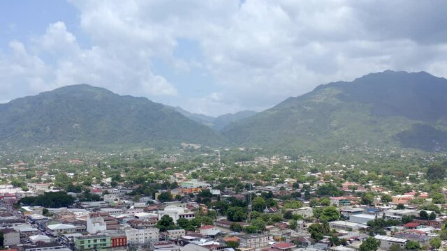 impresionante Toma A&eacute;rea panor&aacute;mica de la ciudad del Progreso Yoro, Honduras