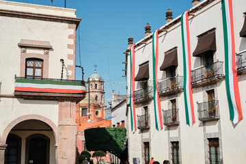 Plaza de armas y Palacio de Gobierno Querétaro decorado por día de la independencia y grito