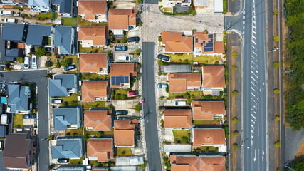 住宅地と道路の空撮